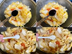白菜煮软后，加一勺生抽、一勺蚝油、一小勺盐、一小勺鸡精，翻炒均匀。

