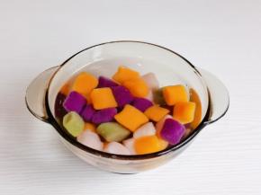 捞出后过冷水，放旁边备用。