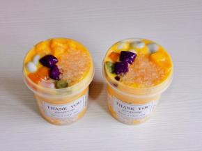 最后装饰上圆子，芋圆，西米，芒果肉就好啦！