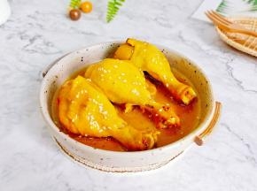 蒸好的鸡腿撒上芝麻。