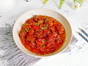 汤汁酸甜开胃，牛腩浸满了汤汁，味道特别好吃。