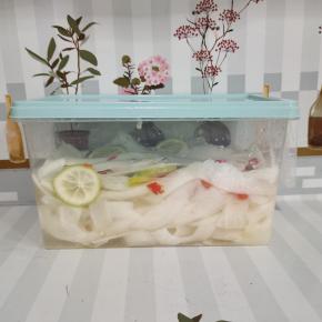 盖上盖子，放入冰箱冷藏一个小时即可食用！