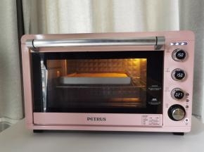 放入预热好的烤箱中层，上下150度烤30分钟。