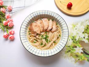 简单快手的高汤荞麦面就做好啦！