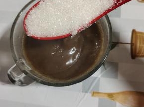 放入一勺白糖！