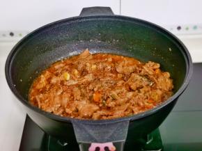 中火将肉片炒熟即可关火。