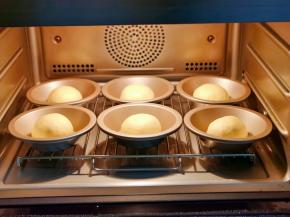 入蒸烤箱进行二次发酵，35度发酵25分钟左右。