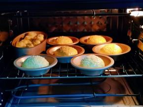 上下175度烤25分钟，还烤了一盘椰蓉卷。