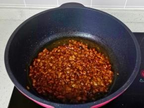 将所有调味料翻炒均匀。