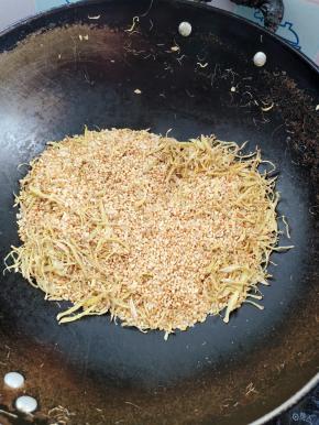 继续中小火慢炒！