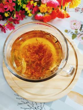 倒入适量的开水，泡上几分钟就可以喝了！建议大家家里备上一些，大吃大喝过后来上一碗，孩子口臭积食不消化来上一碗，真的是特别的清爽解腻！而且也没有异味！孩子们喝可以适当增加一些糖进去，他们就不会排斥了！