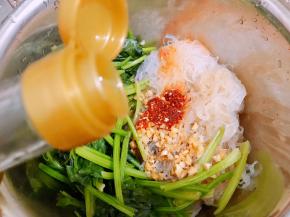 淋上芝麻油和藤椒油