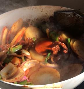 最后淋入生抽翻炒均匀即可