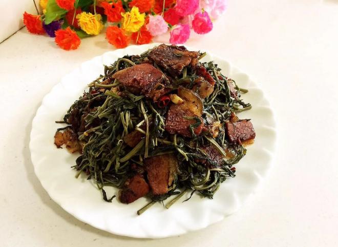 干香椿炒腊肉