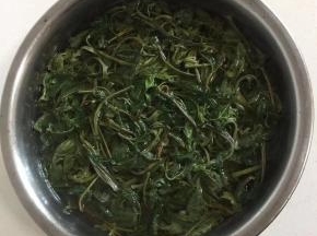 干香椿提前用温水浸泡半天！