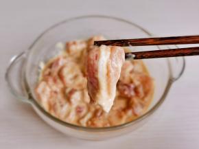 每片肉一定都要均匀裹上面糊。