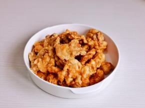 油温再次升高时复炸一次，金黄立即捞出，时间一定不要太久！