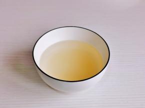 米醋，白砂糖，水混合搅拌均匀。