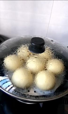 开中火，上汽后蒸20分钟，关火，焖3分钟