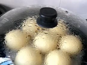 开中火，上汽后蒸20分钟，关火，焖3分钟