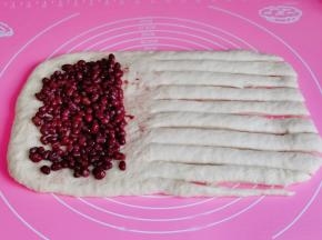 三分之二处再切出一根一根的条状。