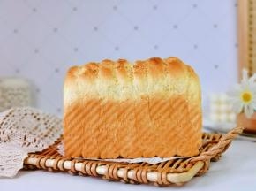 香甜又松软的吐司。