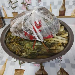 三到四天菜苔就腌制好了！有很浓郁的酸味儿！