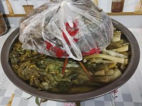 三到四天菜苔就腌制好了！有很浓郁的酸味儿！