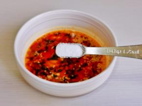 按个人口味加入盐。