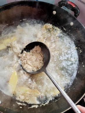 烧开，撇去上面的浮沫儿！