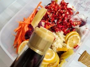 放入两大勺太太乐鲜贝露调味汁儿！（没有鲜贝露调味汁的也可以用蚝油来代替！）