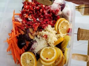 把柠檬汁儿挤进去！