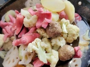 焯烫熟，捞出沥干水分备用！