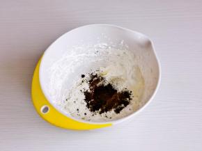 加入奥利奥碎。