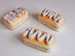 最后挤入奶油，撒上奥利奥碎。