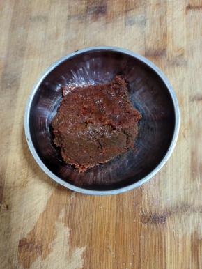 1大勺郫县豆瓣酱！（我发现卤菜的时候放一勺郫县豆瓣酱进去颜色好，而且味道也特别好！没有郫县豆瓣酱的可以用黄豆酱来代替！）