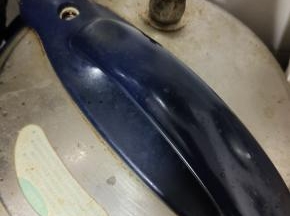 高压锅盖上盖子，按蹄筋键即可！（我家的鸡，是婆婆家自己养的土鸡，一只鸡就有十几斤，太老了不容易熟，所以我按蹄筋键，如果你们买的市场杂交鸡，直接按鸡/肉键即可！或者放电饭煲里面按煮饭键也可以哦！）