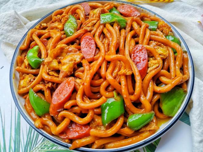 青椒火腿乌冬面