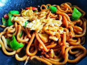 最后加入鸡蛋翻炒均匀即可。