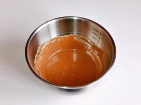 翻拌完全融合，放旁边备用。