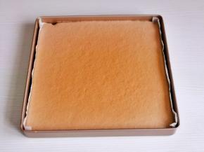 出炉后震出热气，再撕掉油纸晾凉。