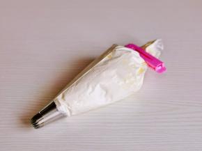 装入裱花袋中。