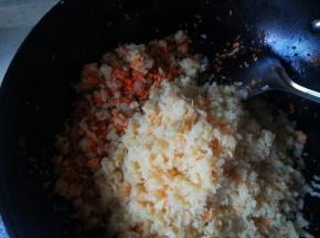 加入笋翻炒均匀