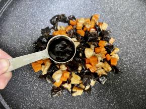 再加一勺蚝油；