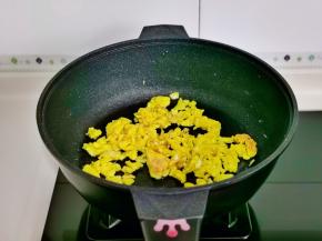 表面凝固后再铲碎，尽量小一点。