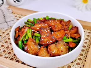 外焦入味，肥而不腻。