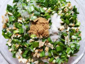 放盐和十三香。 