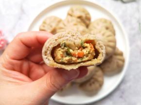 咬一口看看，皮薄馅大，味道超级赞！ 