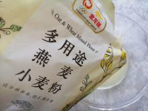 加入金龙鱼多用途燕麦小麦粉。 