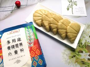 散发着青稞的香味。 